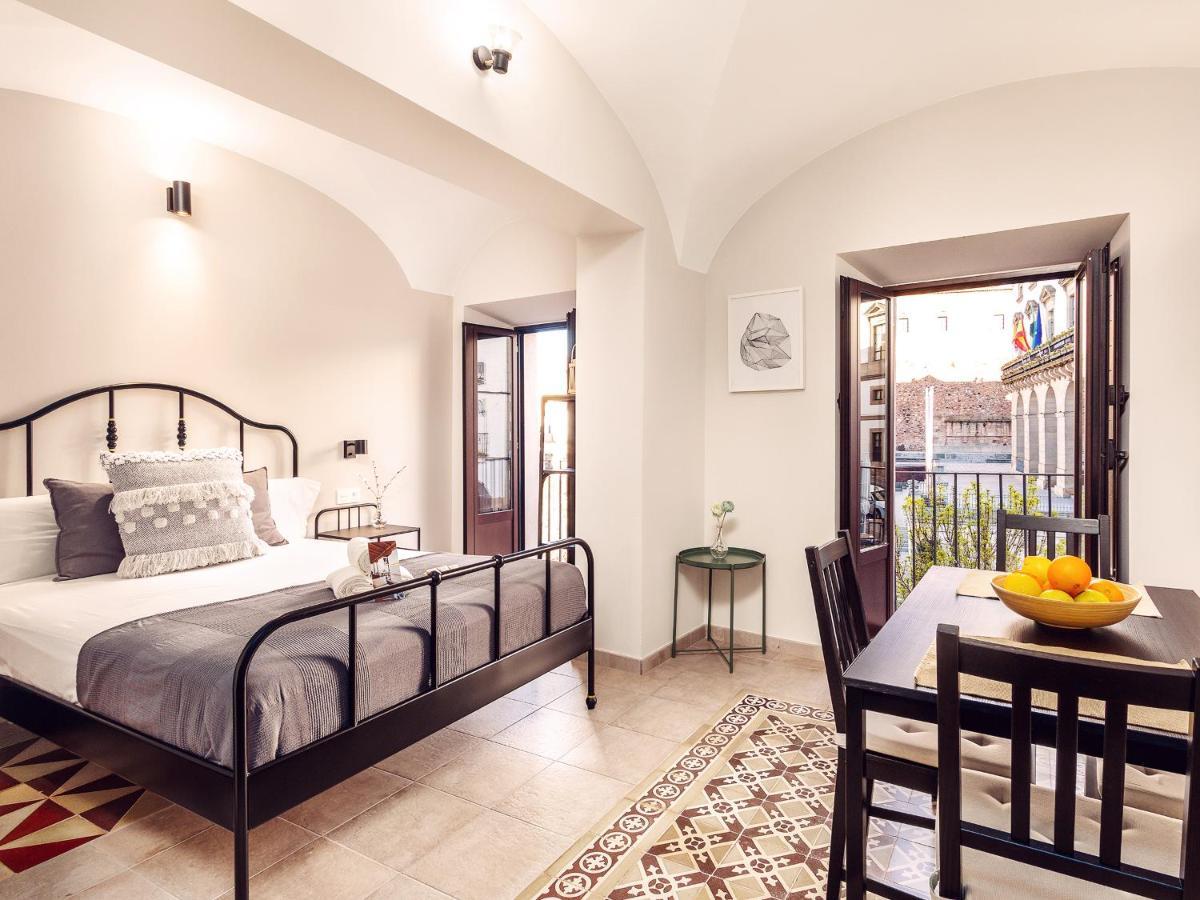 Apartamentos Plaza Mayor 35 กาเซเรส ภายนอก รูปภาพ